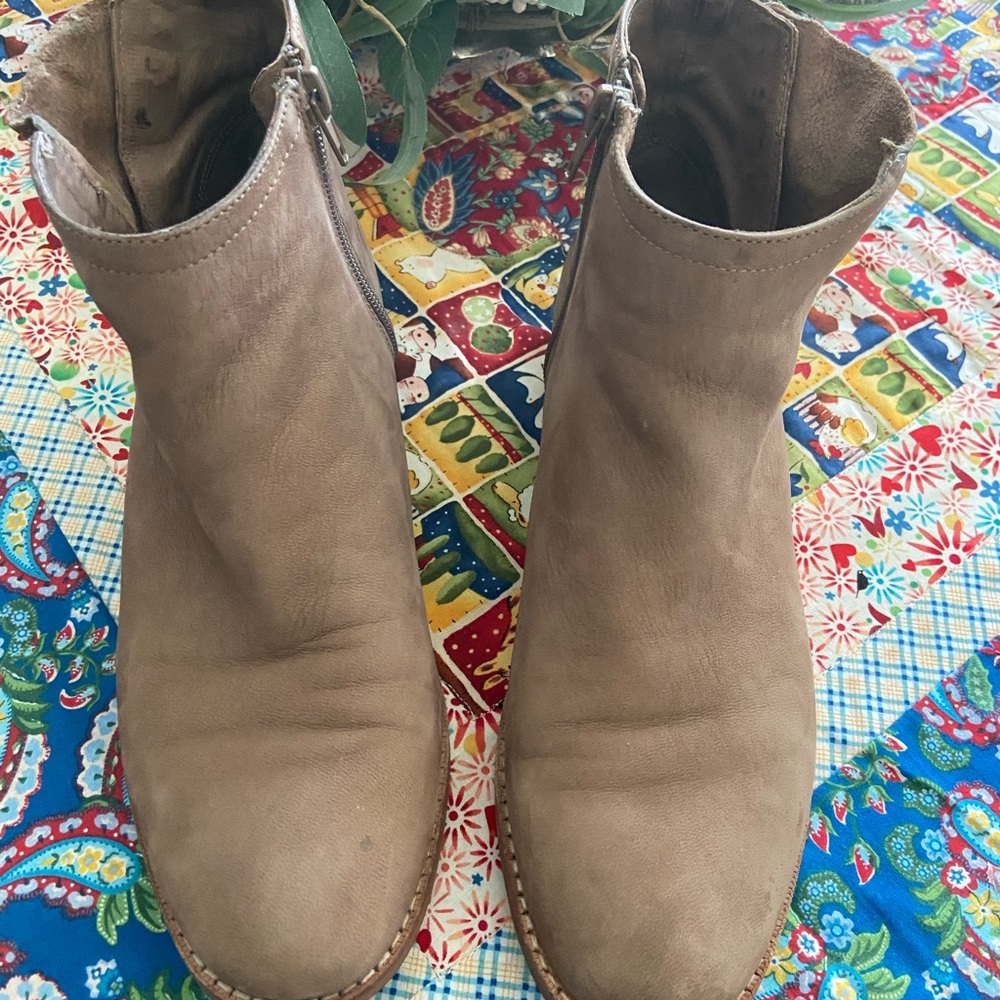 Sole Society cute leather ankle boot sz. 7